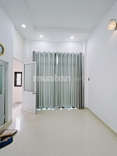 Kinh doanh thua lỗ cần bán gấp nhà Tân Túc, Bình Chánh 100m2. Sổ riêng
