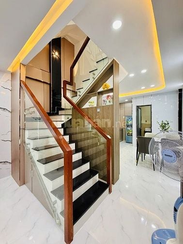 CHÍNH CHỦ BÁN NHÀ GÒ VẤP GẦN CÔNG VIÊN ĐÚC 3LẦU HẺM XE HƠI GIÁ MỀM