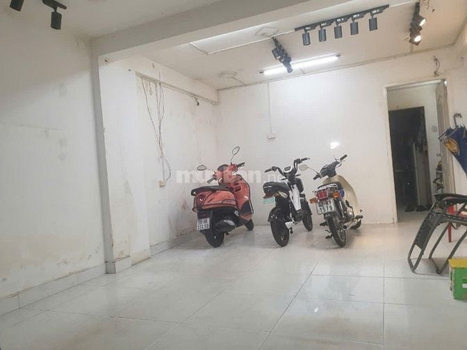 Cho thuê nhà mặt tiền kinh doanh đường Nguyễn Trãi, Phường 7, Quận 5