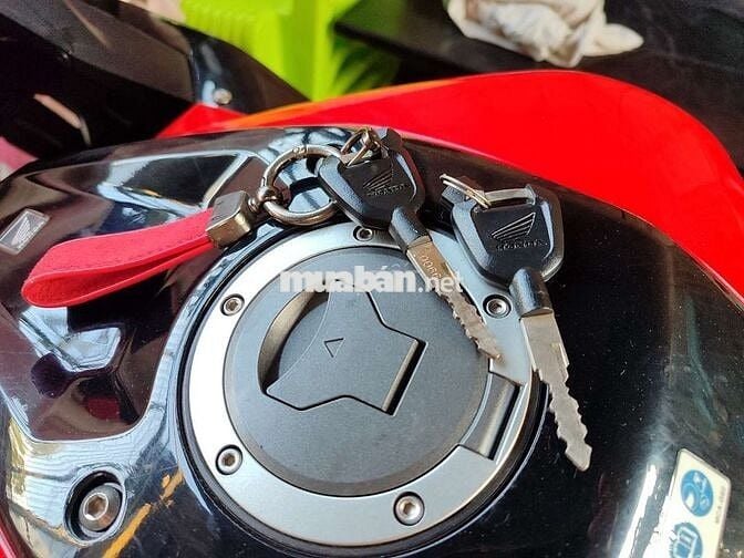 CBR 150R ABS đk 2023 lướt 6.000 còn bảo hành.