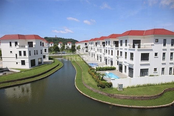 Biệt thự sân golf đẳng cấp full nội thất có hồ bơi riêng từ 50tr/m2 ca