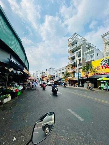 Bán nhà mặt tiền rộng đẹp 4 lầu (7x23) 102 Nguyễn Văn Nghi p7 Gò Vấp 