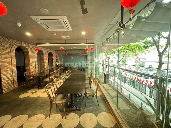 SANG NHƯỢNG/CHO THUÊ MBKD ĐẮC ĐỊA - PHỐ ĐÀO TẤN, BA ĐÌNH - VỈA HÈ RỘNG