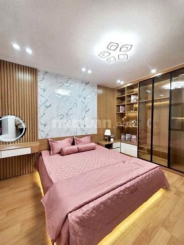 HƠN 5 TỶ NHÀ 5 TẦNG PHỐ NGUYỄN CAO - LÒ ĐÚC - 3 PN ĐẦY ĐỦ CÔNG NĂNG