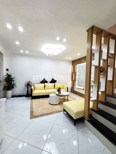 HƠN 5 TỶ NHÀ 5 TẦNG PHỐ NGUYỄN CAO - LÒ ĐÚC - 3 PN ĐẦY ĐỦ CÔNG NĂNG