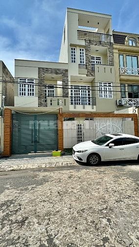 Bán Nhà 3 tầng Dt 180m2 Sổ Hồng Riêng P Phú Hữu