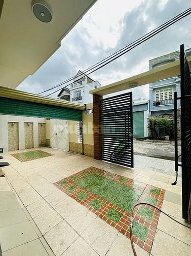 Bán Nhà 3 tầng Dt 180m2 Sổ Hồng Riêng P Phú Hữu