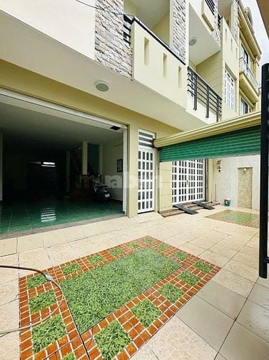 Bán Nhà 3 tầng Dt 180m2 Sổ Hồng Riêng P Phú Hữu