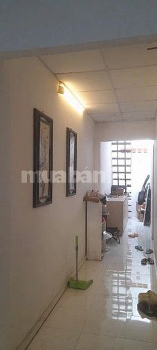 Bán Nhà Ngã Tư Ga, Đường to, Gía Rẻ. Diện tích Lớn
