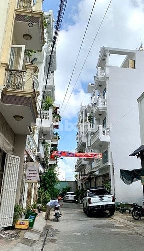 BÁN NHÀ 4 TẦNG BTCT, KHU PHÂN LÔ HẺM XE HƠI ĐẬU CỬA, NGAY LÊ TRỌNG TẤN