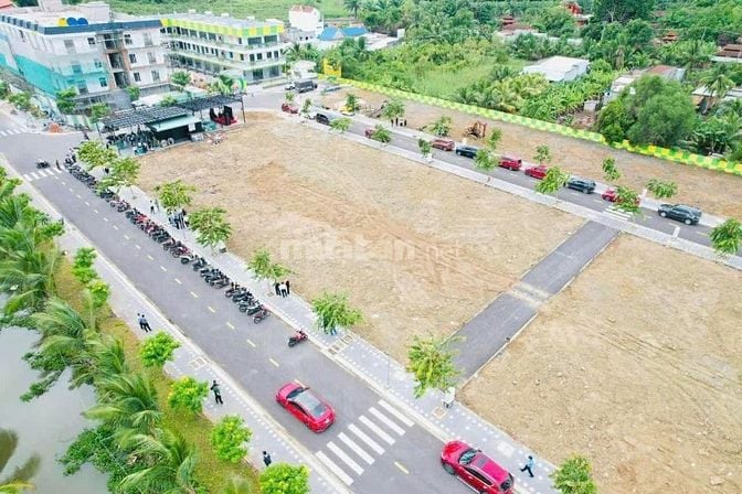 Bán 2 nền đất 100m2, trong khu dân cư đường 824.