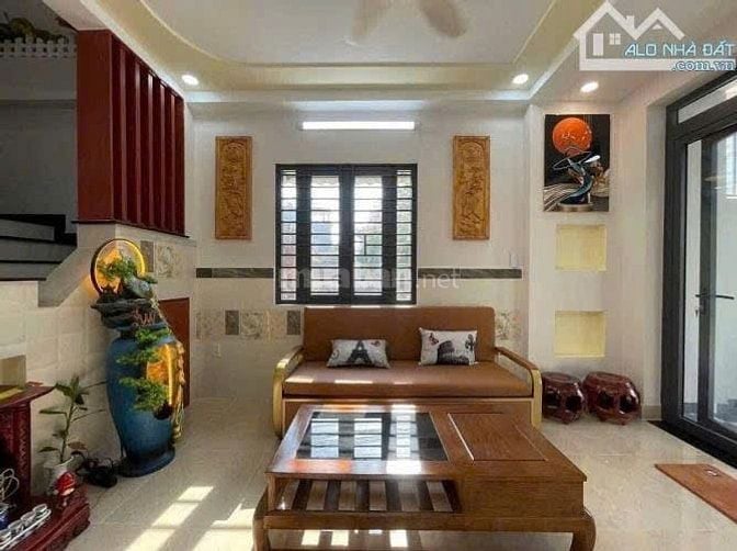 Bán nhà ngay Huỳnh Văn Bánh,Phú Nhuận.Giá: 2 tỷ 100tr/ 62m2,sổ riêng