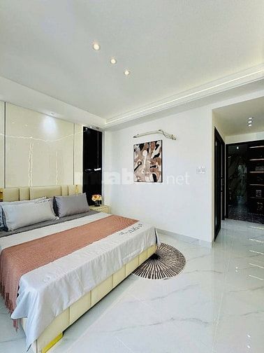 Kẹt tiền bán gấp nhà Ni Sư Huỳnh Liên, P10, Tân Bình cho thuê 14tr/th