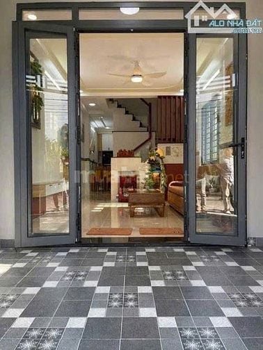 Bán nhà ngay Huỳnh Văn Bánh,Phú Nhuận.Giá: 2 tỷ 100tr/ 62m2,sổ riêng