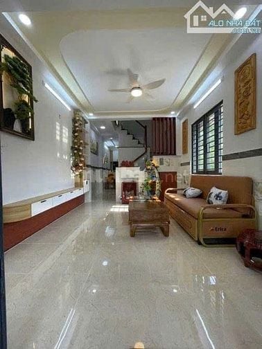 Bán nhà ngay Huỳnh Văn Bánh,Phú Nhuận.Giá: 2 tỷ 100tr/ 62m2,sổ riêng