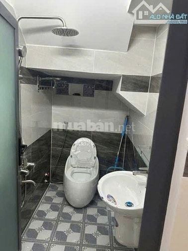 Bán nhà ngay Huỳnh Văn Bánh,Phú Nhuận.Giá: 2 tỷ 100tr/ 62m2,sổ riêng