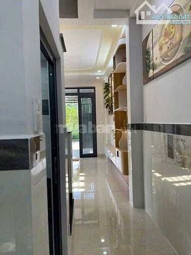 Bán nhà ngay Huỳnh Văn Bánh,Phú Nhuận.Giá: 2 tỷ 100tr/ 62m2,sổ riêng