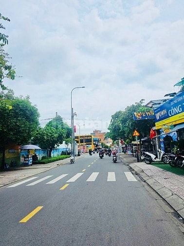 Cho thuê tòa nhà mặt tiền đường Nơ Trang Long CT TM giữa nhà