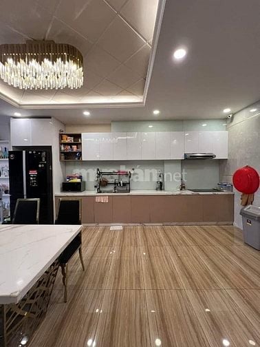 Bán nhà mặt đường Nguyễn Bá Tuyển, Tân Bình. Gần chợ Hoàng Hoa Thám