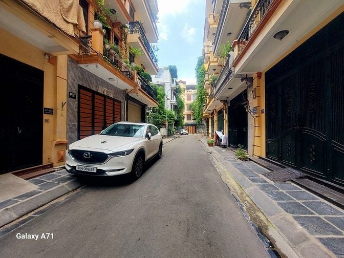Cho thuê nhà phân lô KĐT Định Công,Hoàng Mai,ôtô dừng đỗ, VP .Giá 16tr