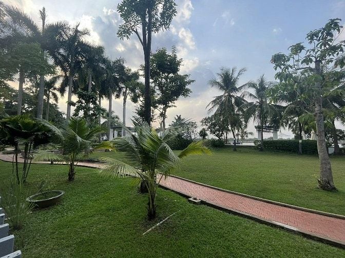Bán Biệt Thự Villas Riviera - Giang Văn Minh - DT 591m2 - Giá 250 tỷ