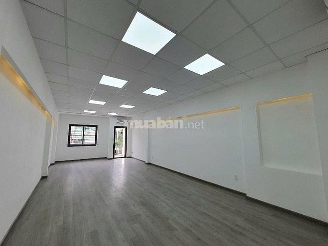 NHÀ ỐP KÍNH ĐƯỜNG HOA - 132Bis Phan Xích Long, Phường 7, Phú Nhuận