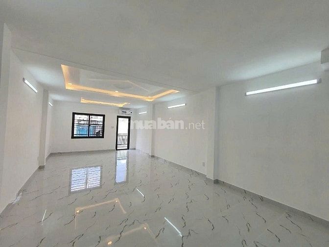 NHÀ ỐP KÍNH ĐƯỜNG HOA - 132Bis Phan Xích Long, Phường 7, Phú Nhuận