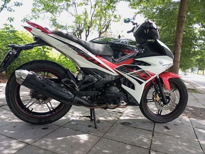 Nhà ít đi bán xe ích Sai tơ xe còn mới 