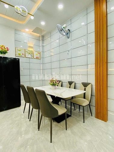 Bán nhà hẻm xe hơi 5m Tôn Đản P15 Q4 68,9m2- 1tỷ950tr