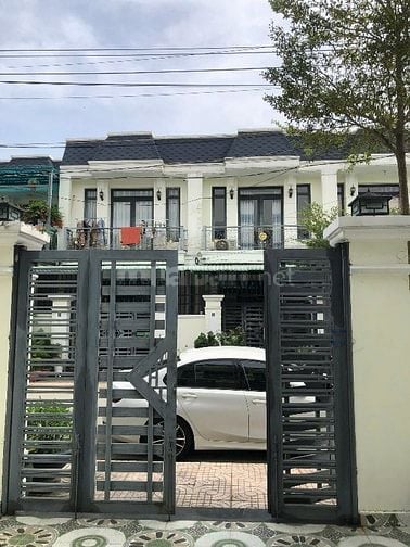 Nhà bán gần chợ Bình Chánh 1 trệt 1 lầu. Giá 2.195 tỉ