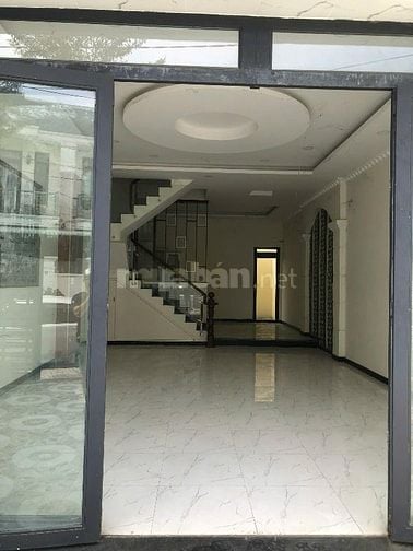Nhà bán gần chợ Bình Chánh 1 trệt 1 lầu. Giá 2.195 tỉ