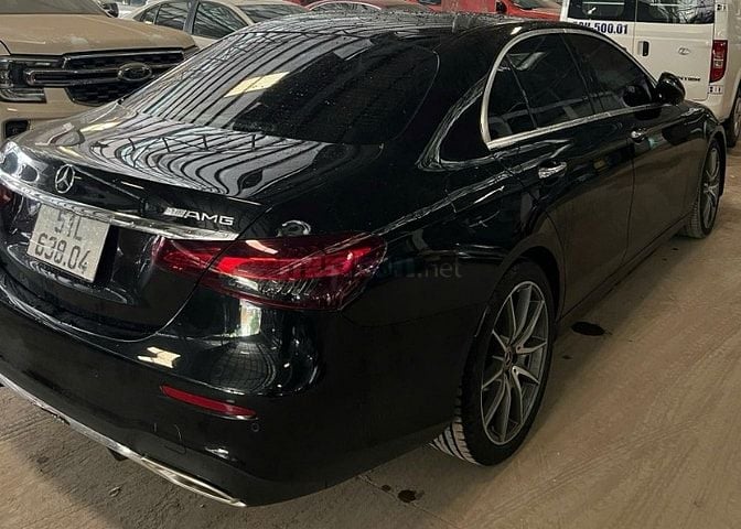 Mercedes Benz E300 AMG 2.0 màu đen sx 2021 đăng kiểm 2027.