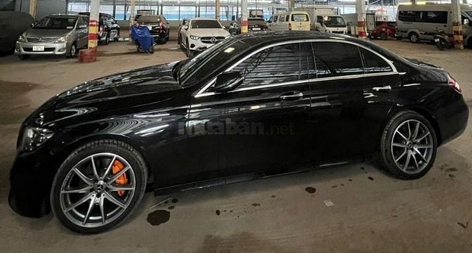 Mercedes Benz E300 AMG 2.0 màu đen sx 2021 đăng kiểm 2027.