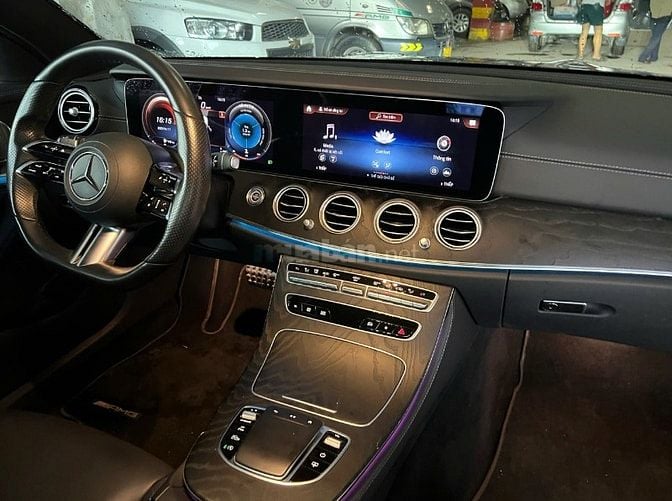 Mercedes Benz E300 AMG 2.0 màu đen sx 2021 đăng kiểm 2027.