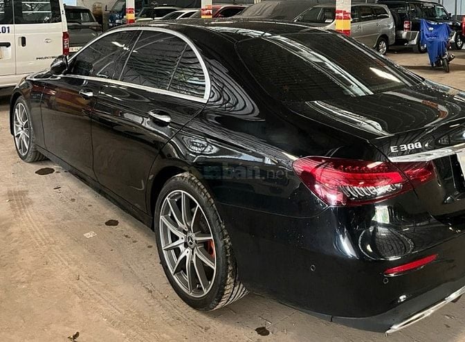 Mercedes Benz E300 AMG 2.0 màu đen sx 2021 đăng kiểm 2027.