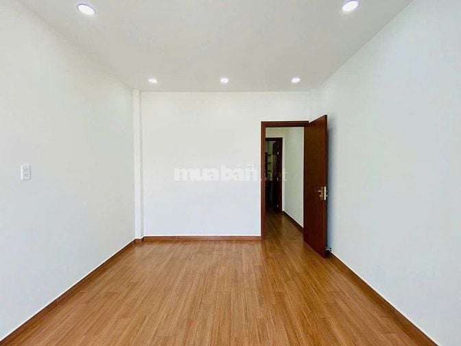 Bán nhà 1 trệt 3 lầu nội thất hẻm trước nhà 5m Đs 9 p16 41m2 giá 5,879