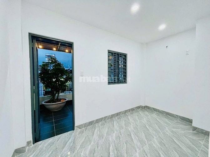 Hẻm xe hơi- Thành Thái, Quận 10 - nhà đẹp chính chủ giá chỉ 2tỷ150