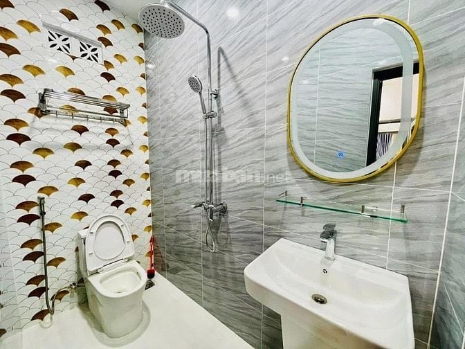 Hẻm xe hơi- Thành Thái, Quận 10 - nhà đẹp chính chủ giá chỉ 2tỷ150