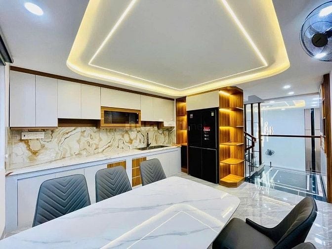 Hẻm xe hơi- Thành Thái, Quận 10 - nhà đẹp chính chủ giá chỉ 2tỷ150