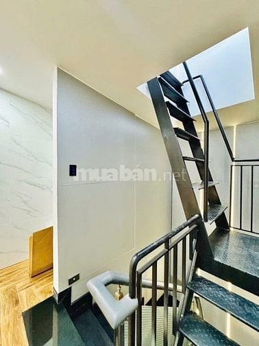 Đi nước ngoài định cư bán gấp nhà ở đường Phan Đăng Lưu, phường 7, quậ