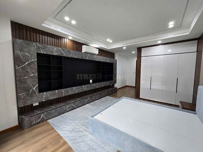 Ô TÔ ĐỖ CỬA  30M 5 TẦNG GIÁ 5,6 TỶ