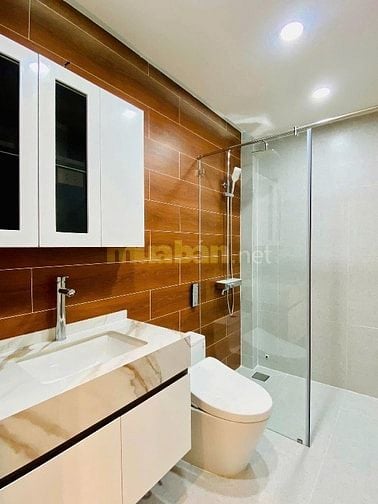 Nhà nằm ngay vị trí đẹp Sư Vạn Hạnh P12 Q10 giá 2tỷ250tr DT 42.9m2