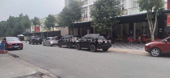 Bán nhà rẻ Vip 3 lầu lô góc 2 mặt tiền phường bến cát,  giá 17 tỷ