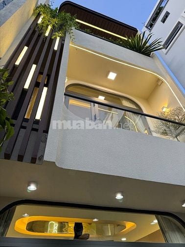 2lầu (3,9m hậu 5,5m x 11m) full nội thất c.cấp khu VIP Thích Quảng Đức