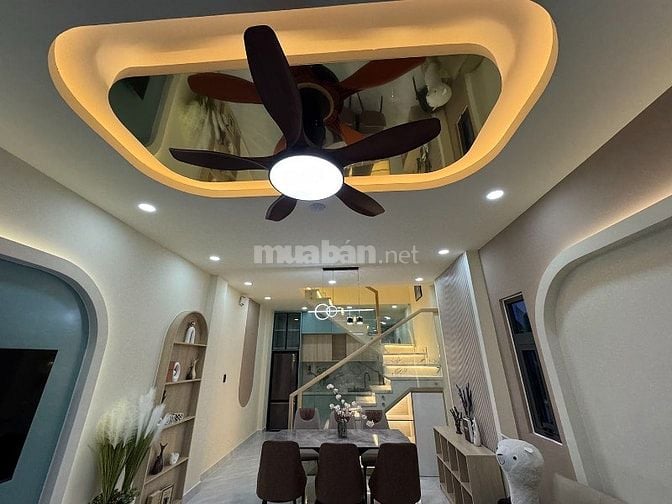 2lầu (3,9m hậu 5,5m x 11m) full nội thất c.cấp khu VIP Thích Quảng Đức