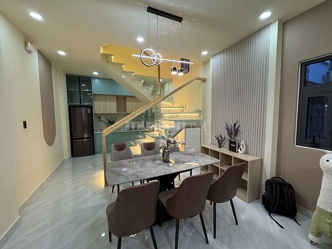 2lầu (3,9m hậu 5,5m x 11m) full nội thất c.cấp khu VIP Thích Quảng Đức