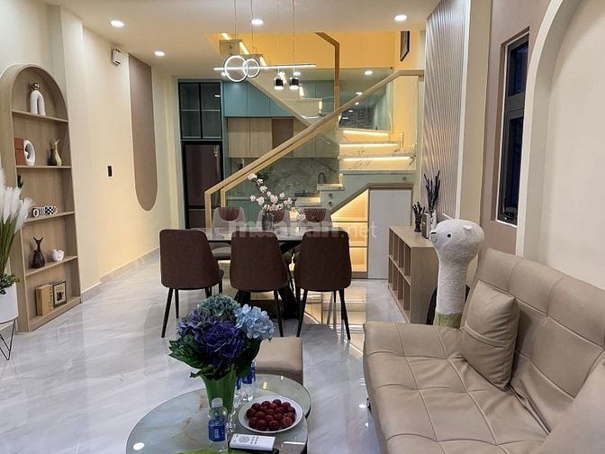 2lầu (3,9m hậu 5,5m x 11m) full nội thất c.cấp khu VIP Thích Quảng Đức