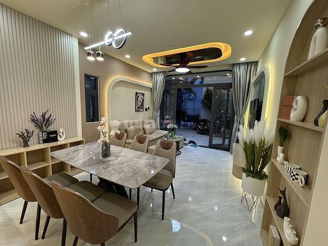 2lầu (3,9m hậu 5,5m x 11m) full nội thất c.cấp khu VIP Thích Quảng Đức