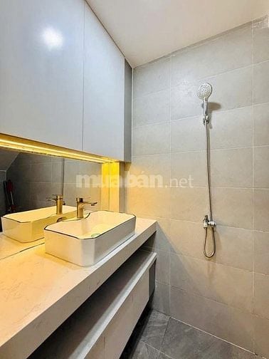 Bán gấp nhà ở đường Cao Thắng, phường 3, quận 3, giá 3 tỷ