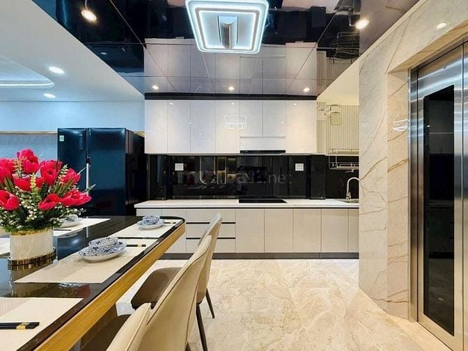 Bán gấp nhà ở đường Cao Thắng, phường 3, quận 3, giá 3 tỷ
